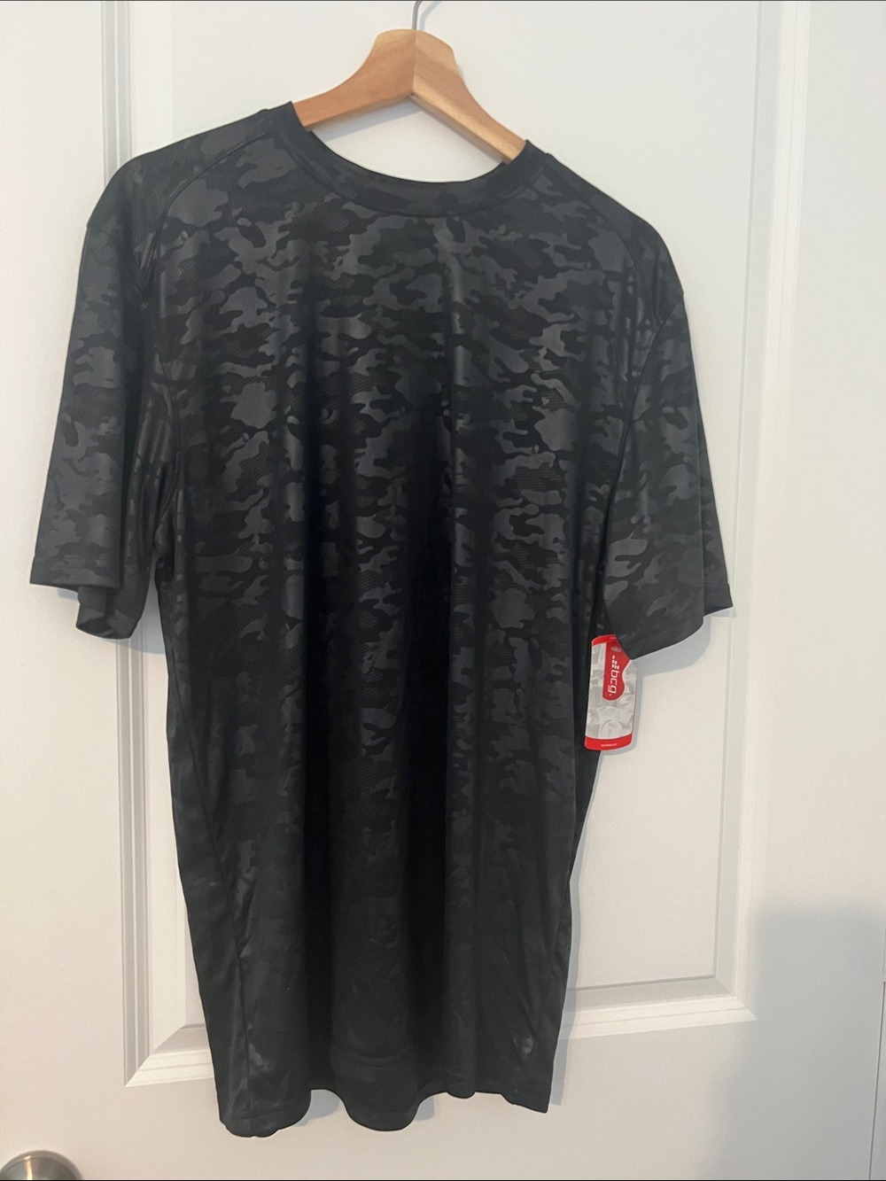 BCBG Men's Black & Dark Gray Camo Short Sleeve Tee